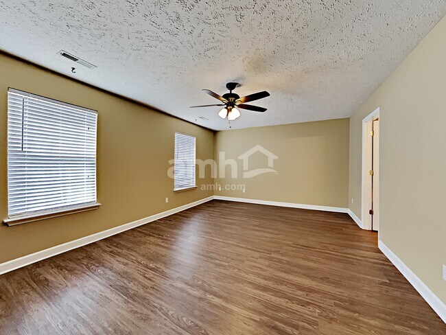 Building Photo - 156 Sundance Way