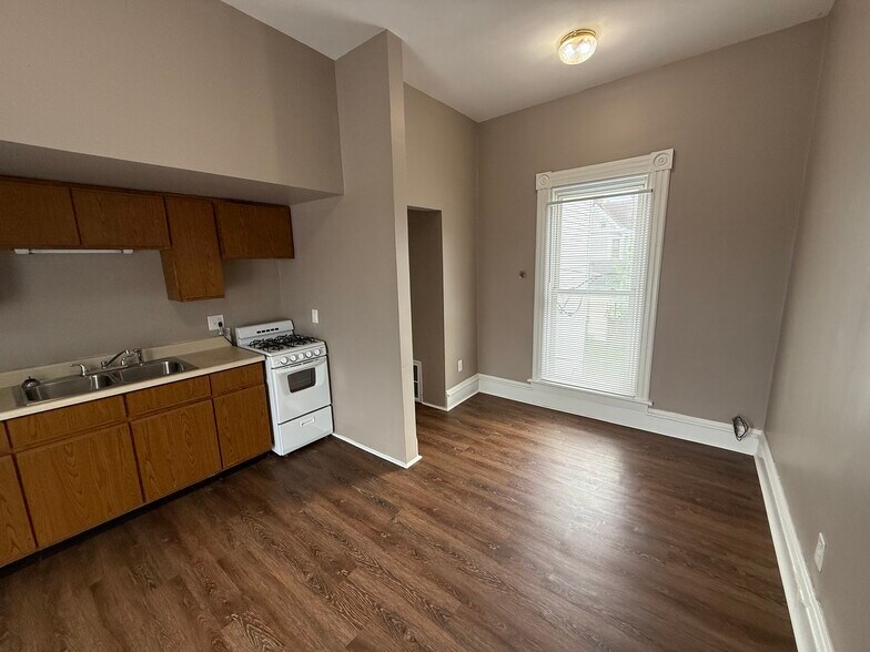 Building Photo - 501 south 10th street, Apartment D