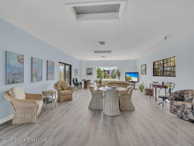 Building Photo - 1150 Breezy Way