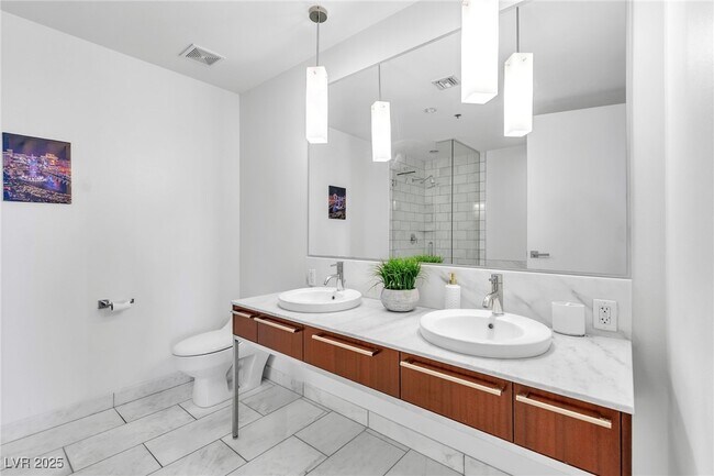 Building Photo - 4471 Dean Martin Dr