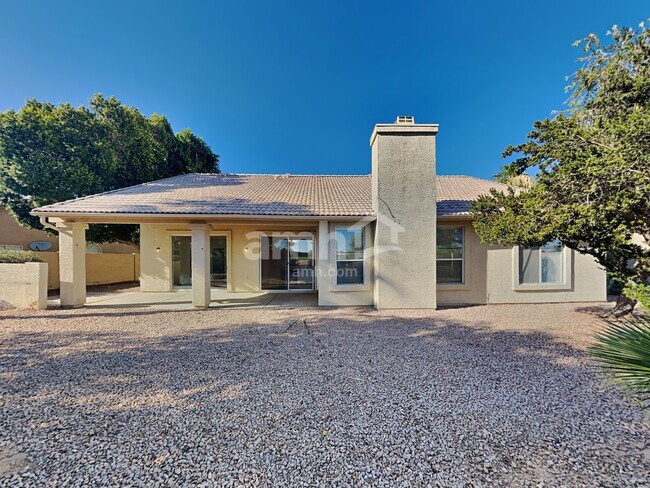 Building Photo - 13381 W Wilshire Dr