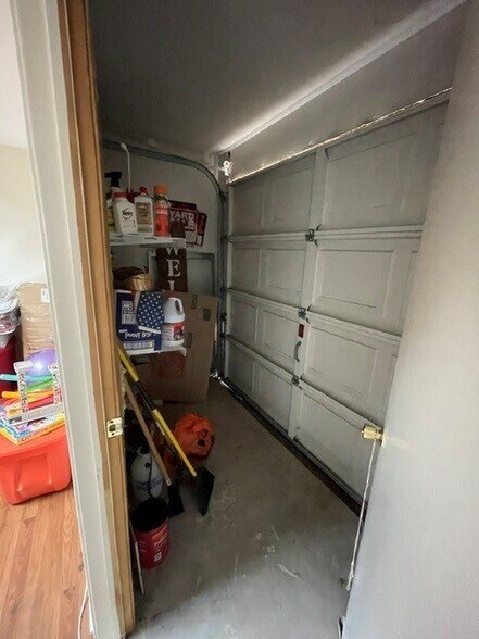Building Photo - 1102 Camelot Ln