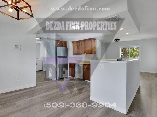 Building Photo - Charming 4-Bedroom Home with Modern Update...