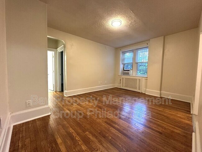Building Photo - 2809 W Queen Ln
