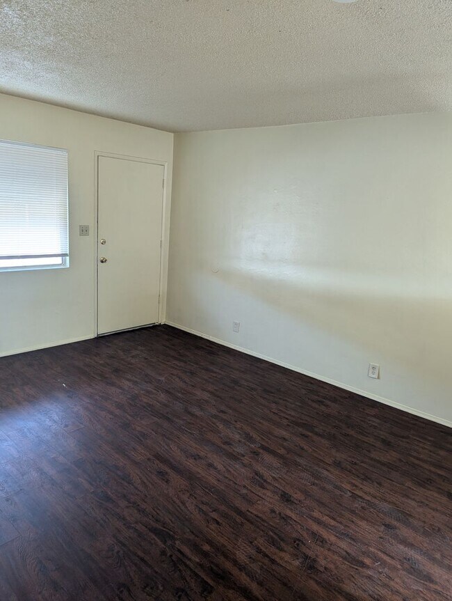 Interior Photo - 034-220-226 STINE RD