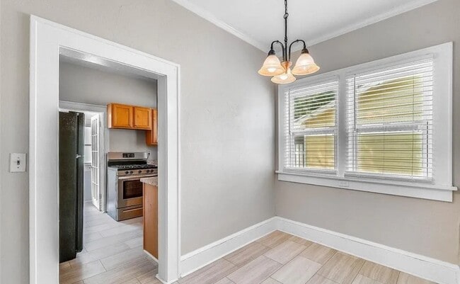 Building Photo - 300 Mary Ave