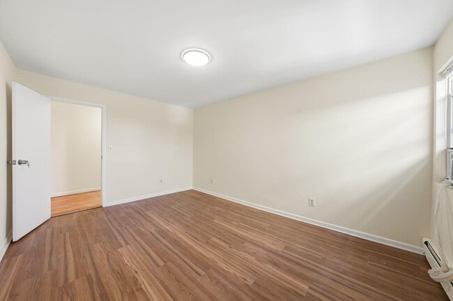 Building Photo - 191 Griffith St