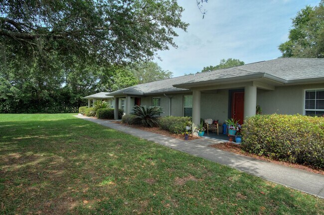 Building Photo - R# 5900-P