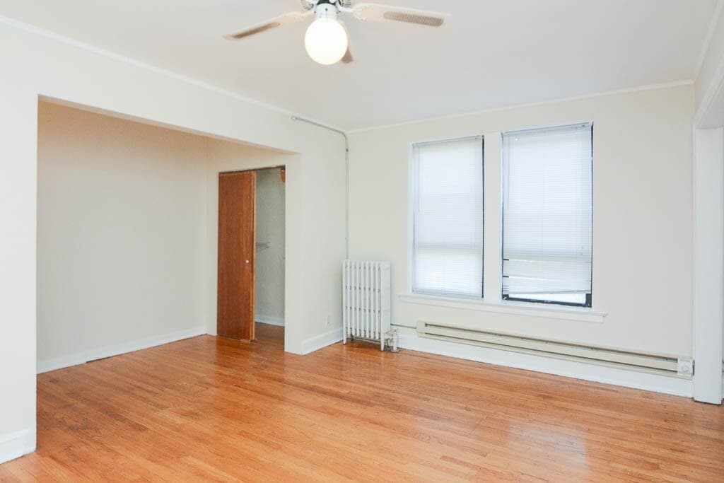 Building Photo - 3345 N Marshfield Ave