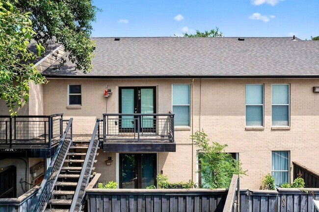 Building Photo - 7736 Meadow Rd