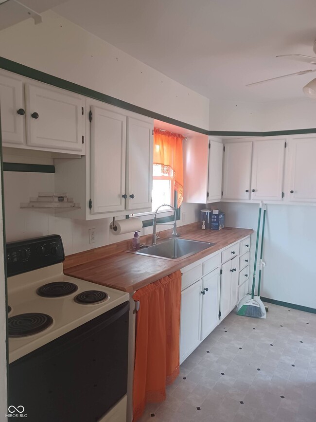 Building Photo - 33 S Post Rd