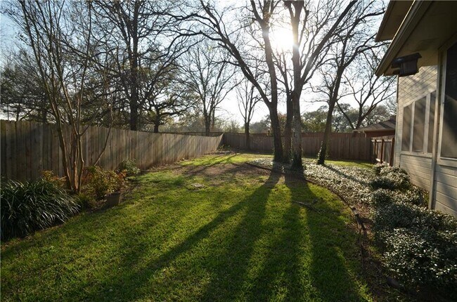 Building Photo - 3013 Sussex Gardens Ln