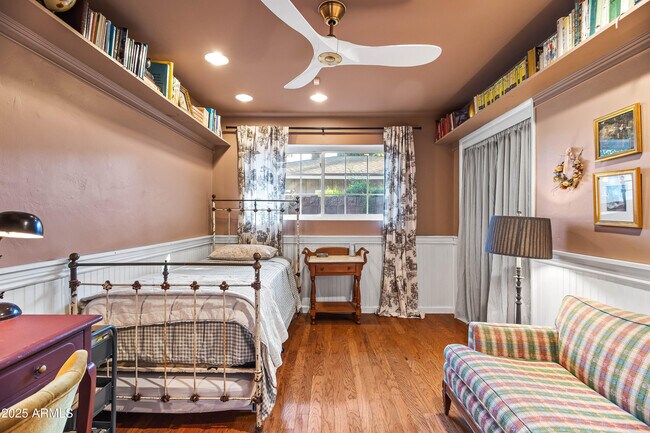 Building Photo - 4631 E Pinchot Ave