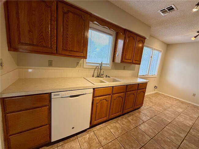 Building Photo - 9 Dunedin Dr