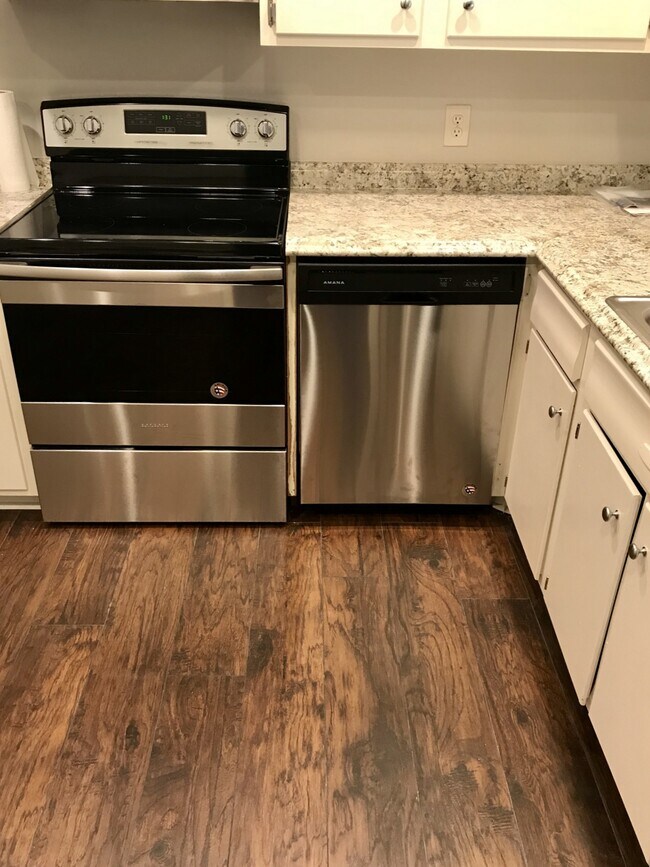 Building Photo - 7620 Charlotte Dr SW