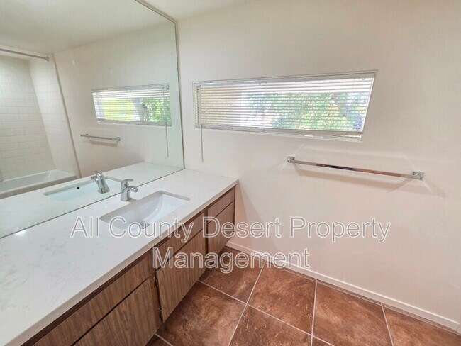 Building Photo - 2504 N Whitewater Club Dr