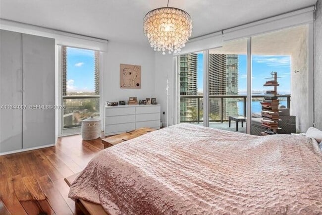 Building Photo - 480 NE 30th St