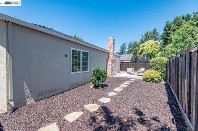 Building Photo - 583 Covington Way