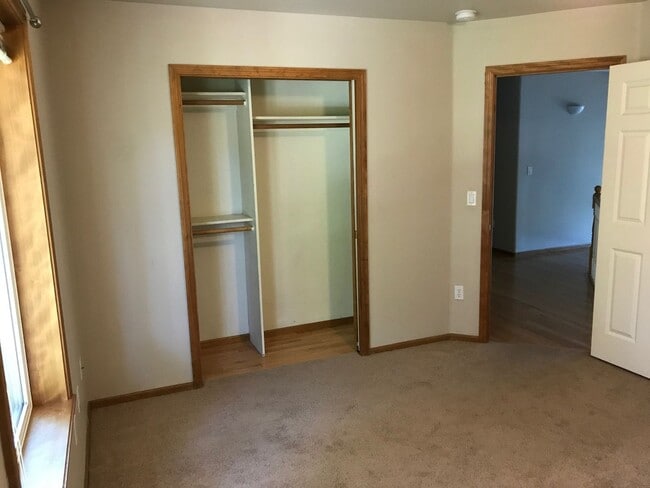 Building Photo - Spacious 4 Bed/2.5 Bath Home on Cul-De-Sac - NE Bend