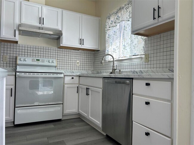 Building Photo - 12500 Brookglade Cir