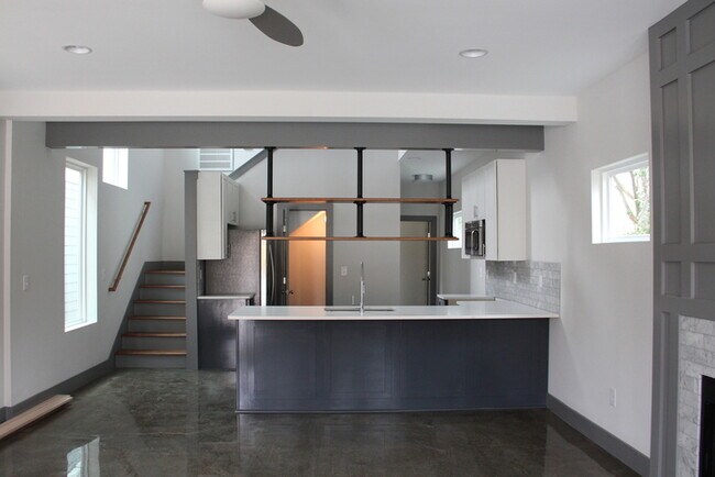 Building Photo - Large East Nashville Modern House - 3 Bedr...