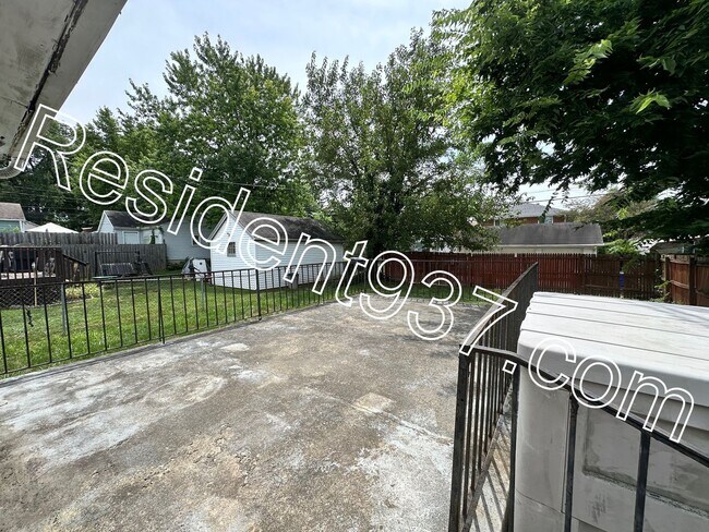 Building Photo - 3 Bed 1 Bath Home
