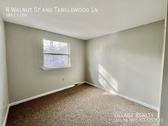 Building Photo - 492 N Walnut St