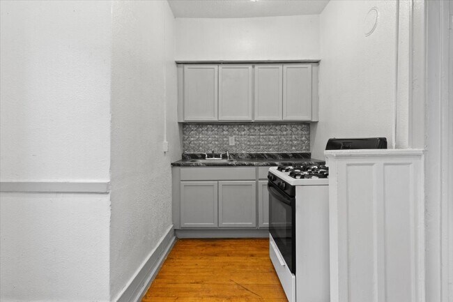 Building Photo - 2215 Lansing St