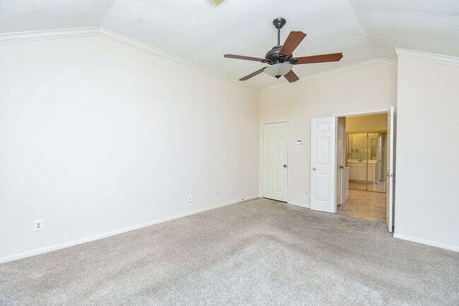 Building Photo - 807 Hyacinth Pl