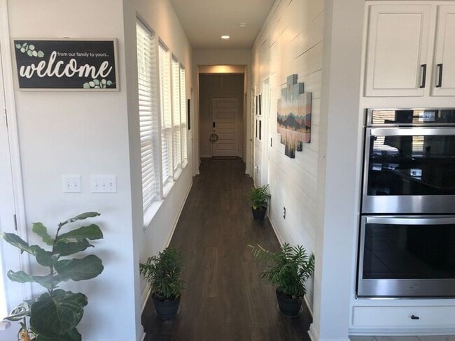 Building Photo - Elegant 4 BR 3.5 BA and 1 Office/Bedroom Convertible Home with Modern Amenities