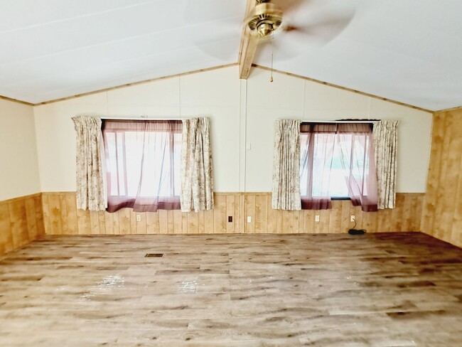 Building Photo - 2 Bedroom 2 Bathroom Trailer w/ Outdoor Sh...