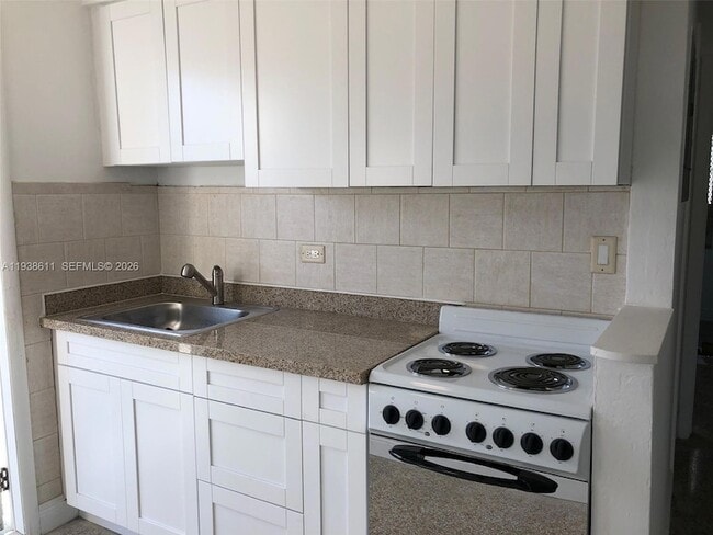 Building Photo - 2830 SW 38th Ct