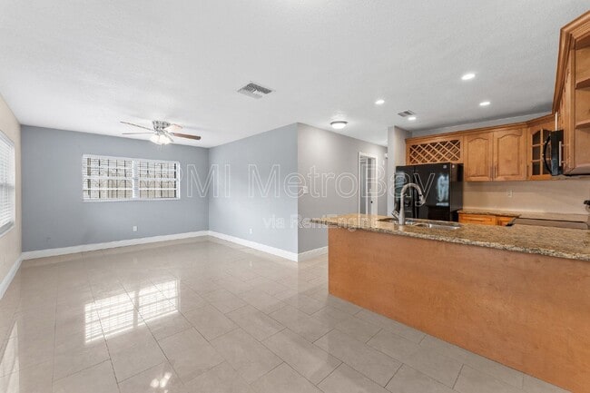 Building Photo - 4312 W Nassau St