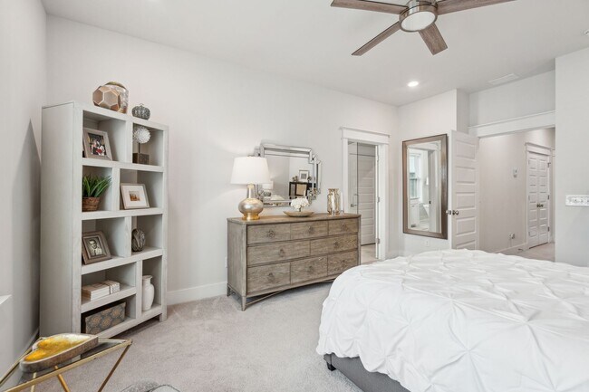 Building Photo - 2/4 Townhome in Midtown Located in Mt. Ple...