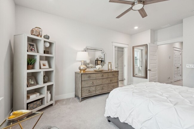 Building Photo - 3/3.5 End-Unit Townhome in Midtown Mt. Pleasant!