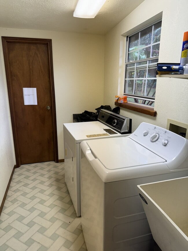 Building Photo - Available Now!  2bd/2.5ba Fully Furnished home for Rent in Volcano!