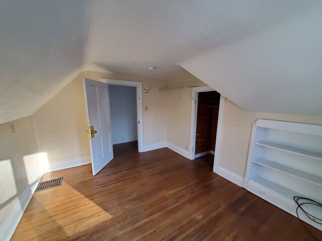 Building Photo - 4 Bedroom House for June 1st