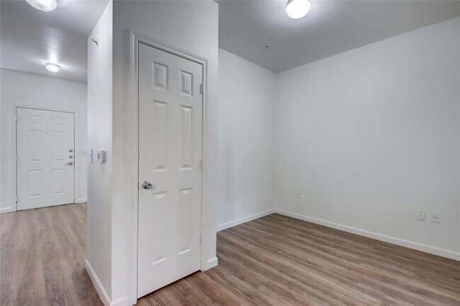 Building Photo - 2320 Gracy Farms Ln