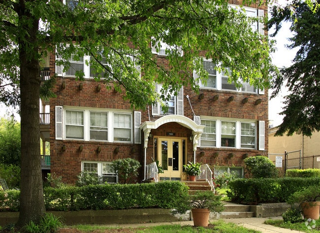 Building Photo - 1689 Eddington Rd