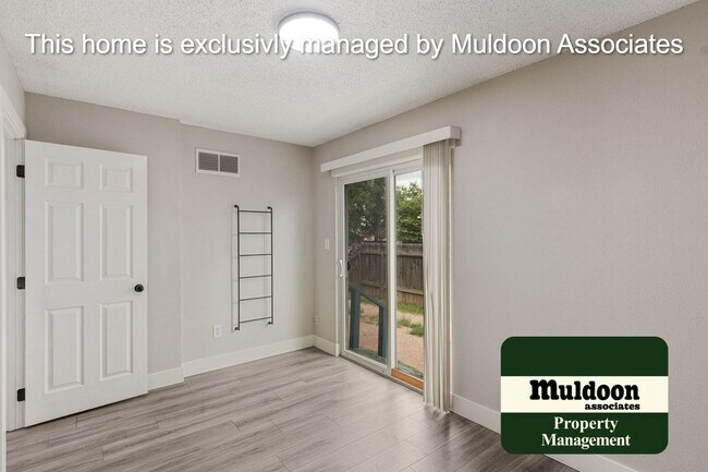 Building Photo - Beautifully remodeled Centrally located bu...