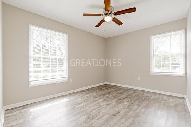 Building Photo - 968 Crestline Dr