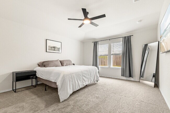Building Photo - 6430 Greensleeves