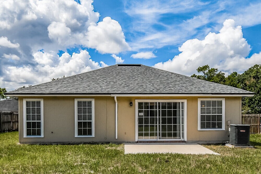 Building Photo - 809 Long Lake Dr