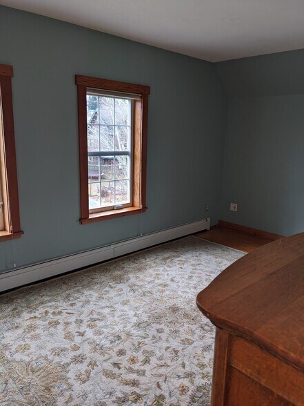 upstairs bedroom 1 - 819 Donovan Ave