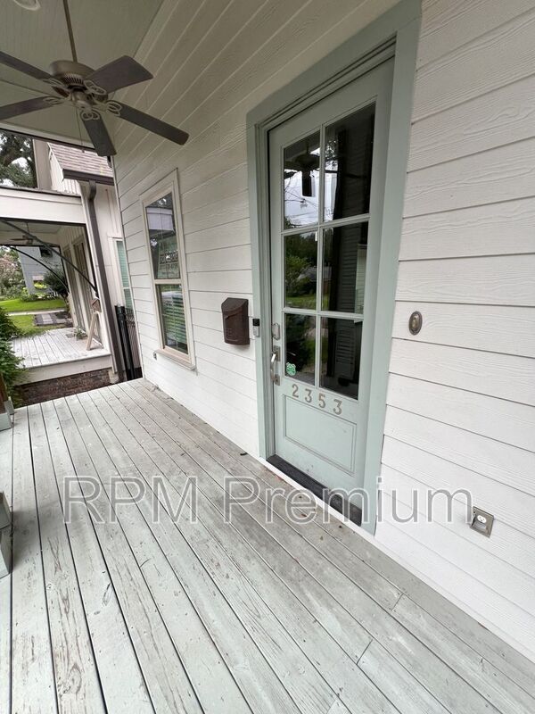 Building Photo - 2353 Orpine Ave