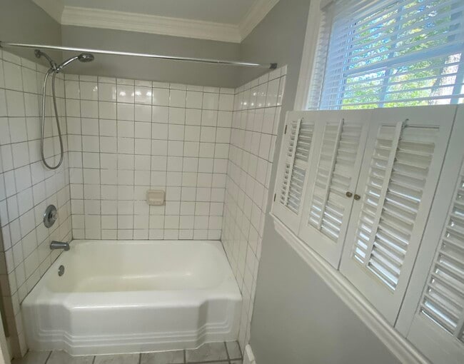 Building Photo - 337 E Boundary Ave SE