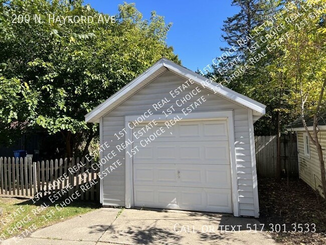 Building Photo - 3-BDR 1.5-BTH House w/ Garage near Frandor...