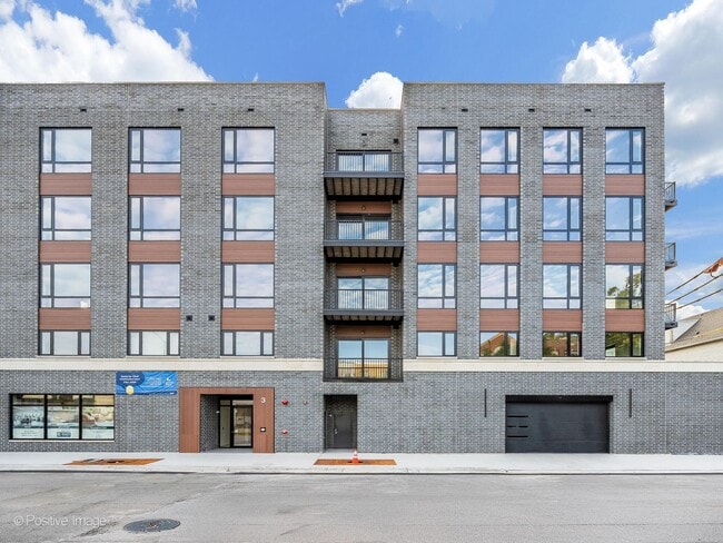 Building Photo - 3202 N Racine Ave