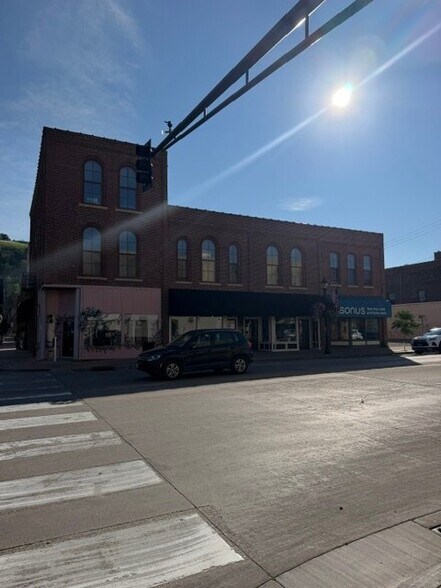 Building Photo - 205 Plum St