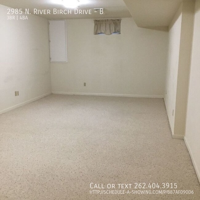 Building Photo - Huge condo with 2 car garage!